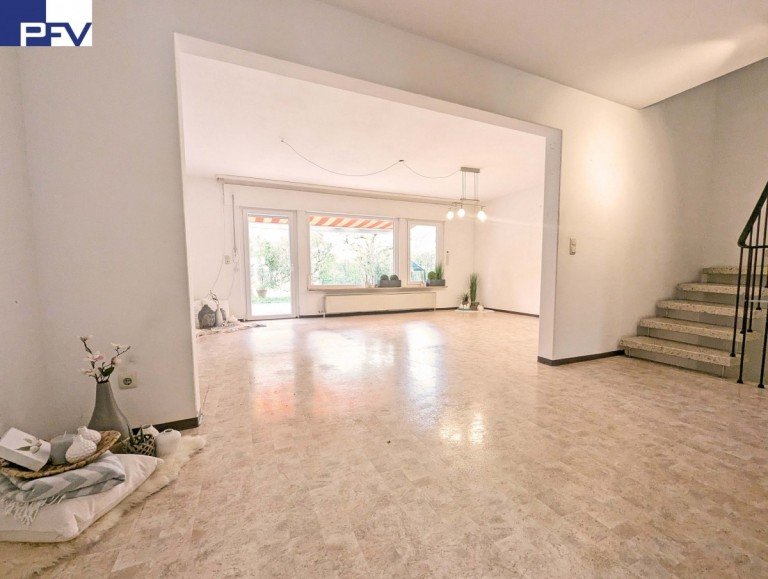 EG Essen m. Blick zu Wohnen N�rnberg Haus VERKAUFT: Gro�es und familienfreundliches Reihen-Eckhaus mit Carport