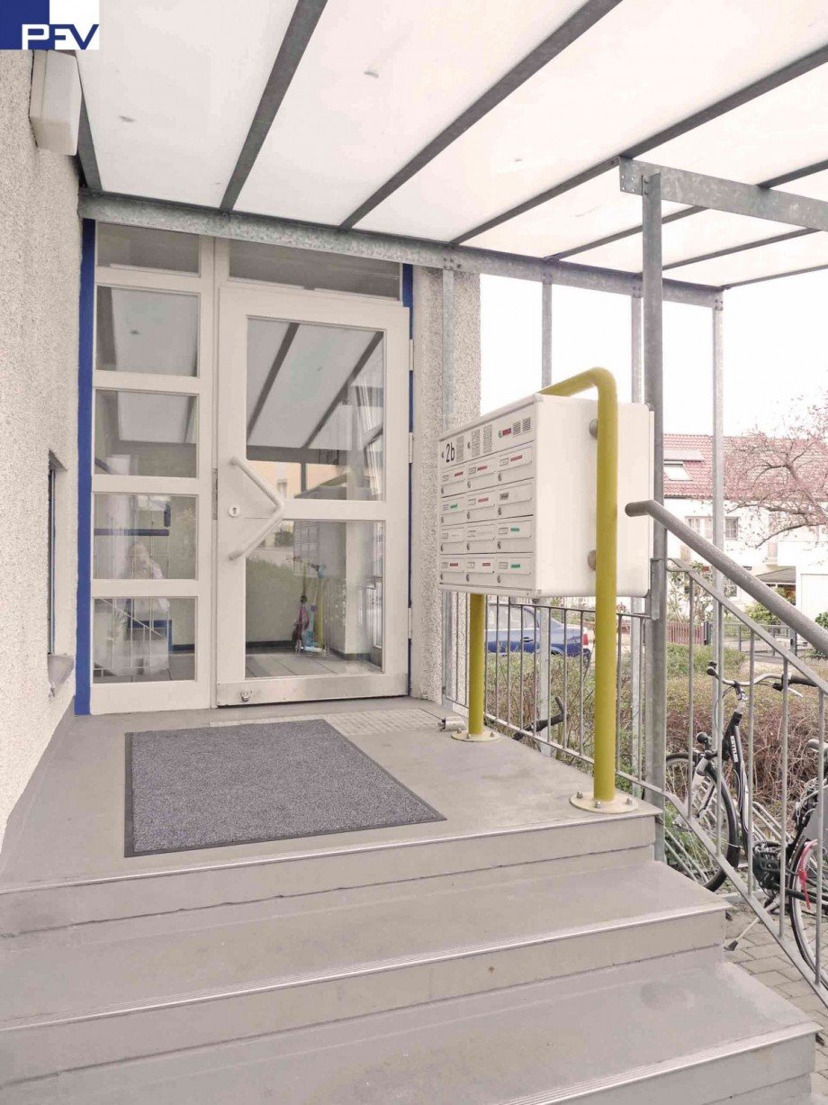 Anwesen-EingangP1170073 Etagenwohnung N�rnberg