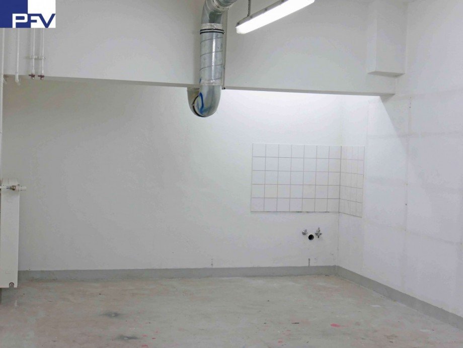 EG: Lager B�ro / Praxis N�rnberg
