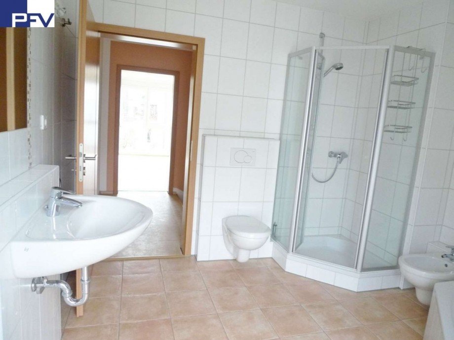Bad mit Dusche & Wanne Doppelhaush�lfte Weiherhaus