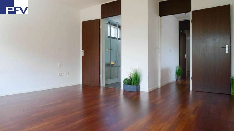 Elternschlafzimmer zum Bad Reihenmittelhaus N�rnberg