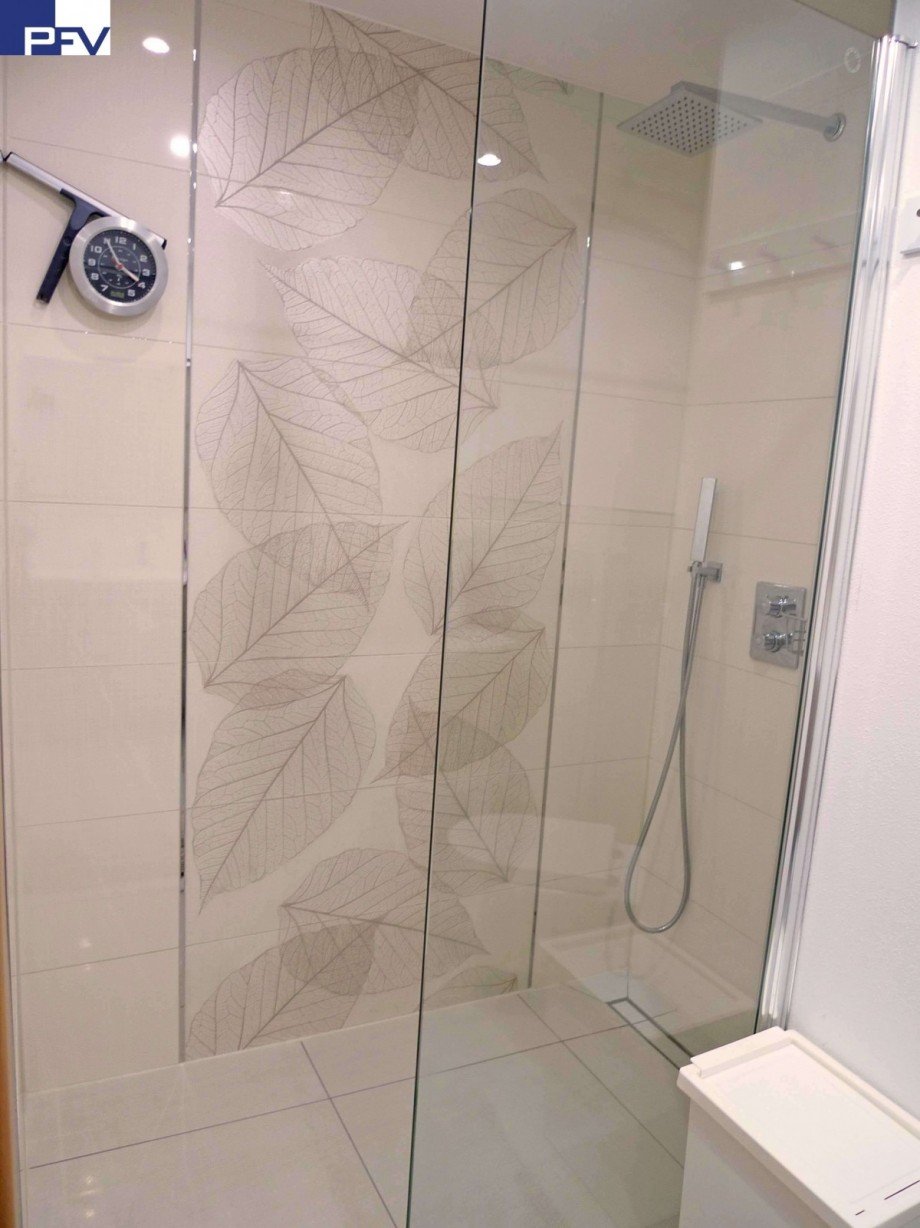 Gro�e bodentiefe Dusche Reihenmittelhaus Schwabach