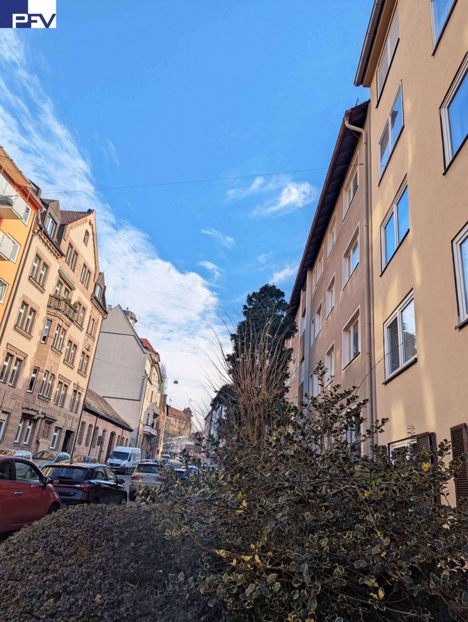 Anwesen-Eingang mit Burgblick Etagenwohnung N�rnberg