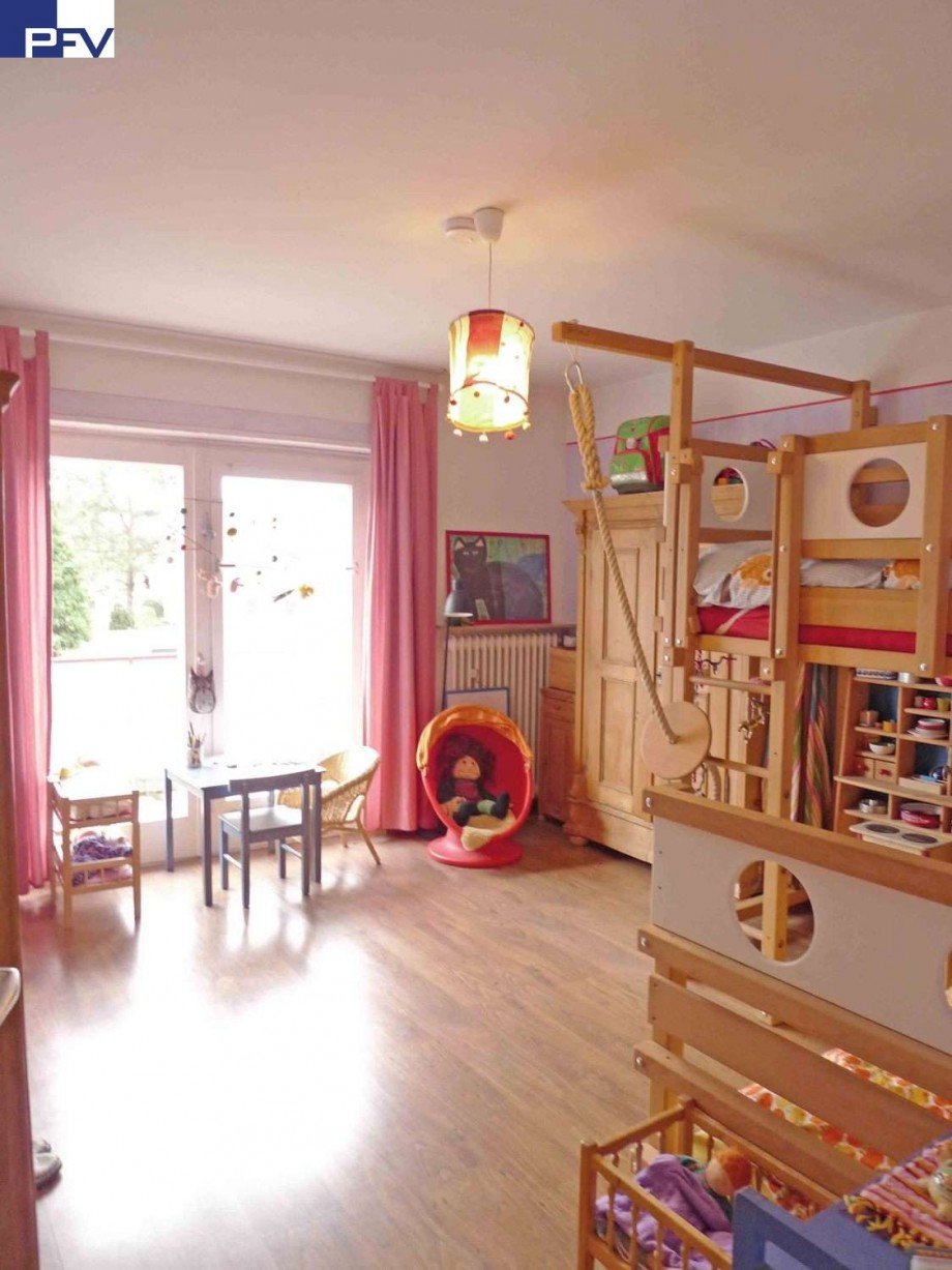 Helles Kinderzimmer Doppelhaush�lfte Wendelstein