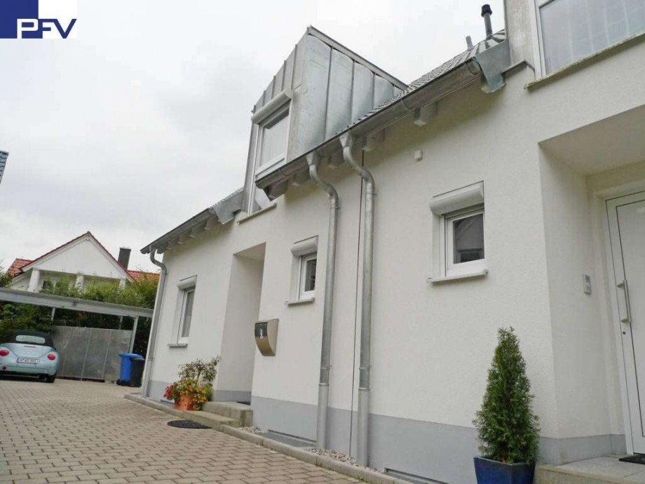 Hauseingang & Carport Doppelhaush�lfte Weiherhaus