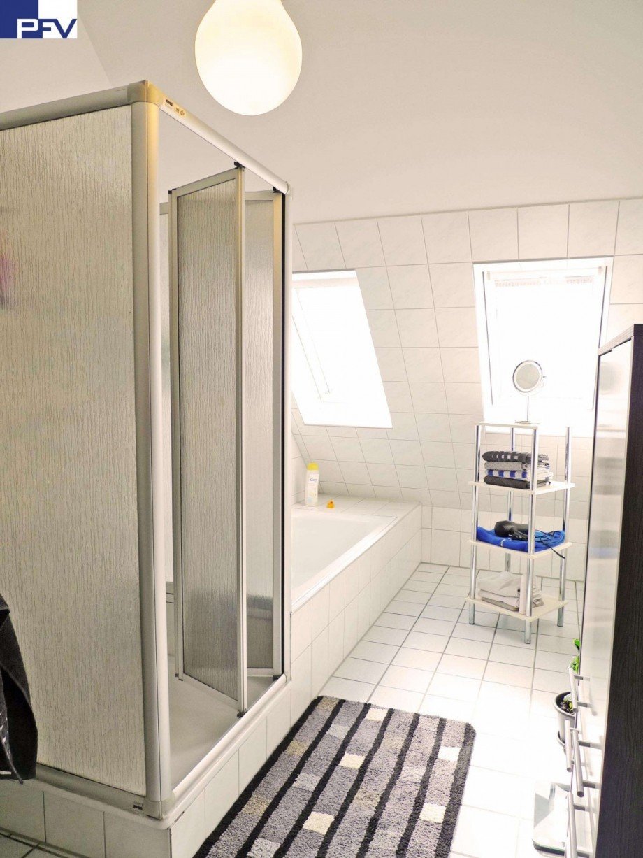 DG Bad mit DU u. Wanne Maisonettewohnung Wendelstein