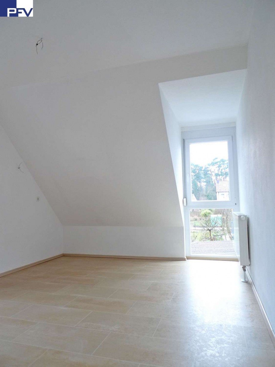 Kind 1 mit weiterem Fenster Doppelhaush�lfte Weiherhaus