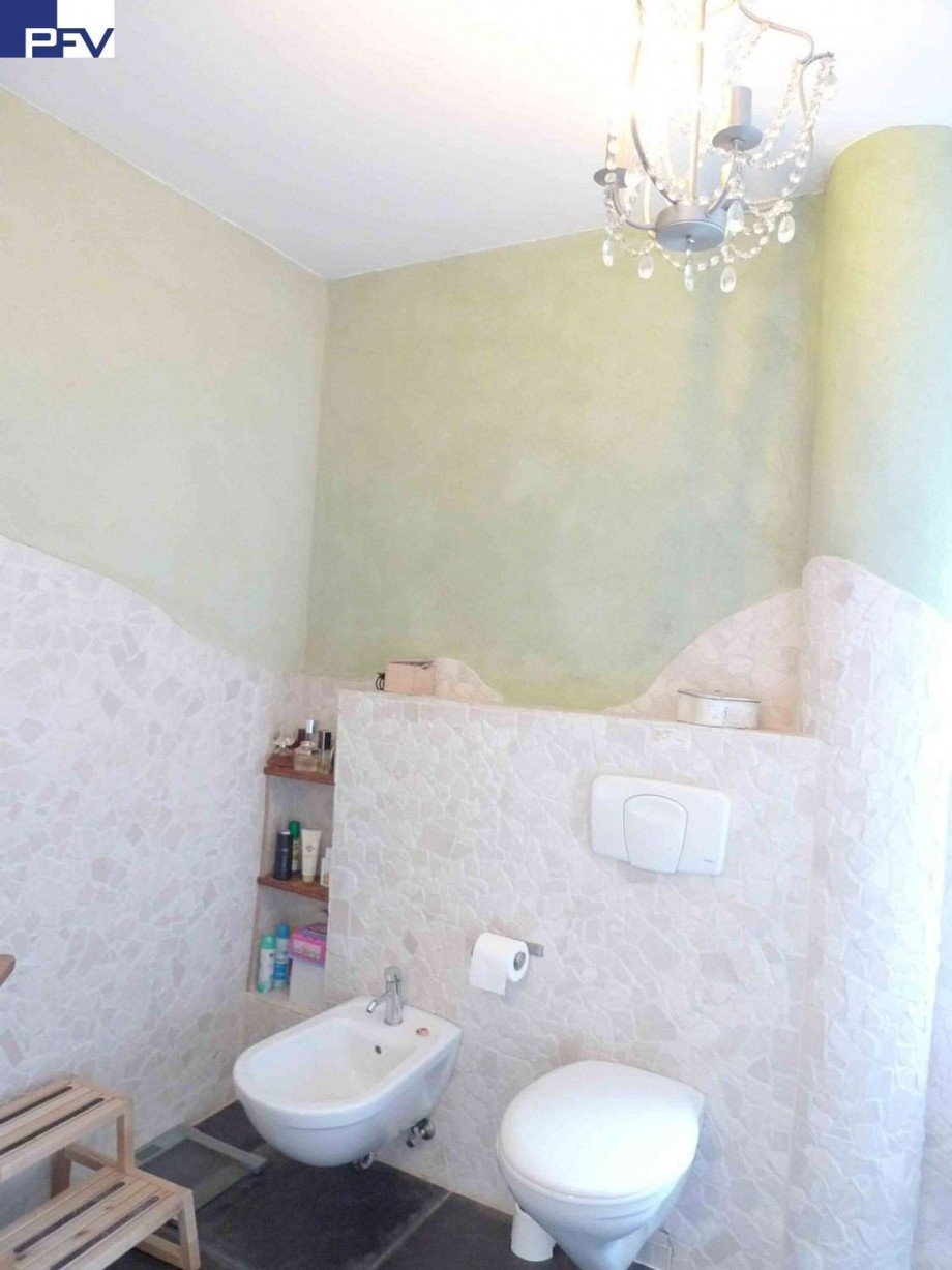 Bad mit WC & Bidet Doppelhaush�lfte Wendelstein