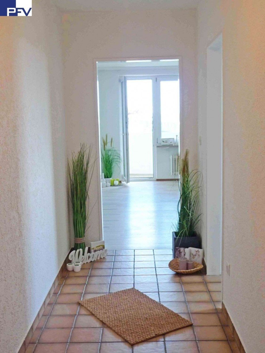 Diele mit Blick ins Wohnzimmer Etagenwohnung Haar