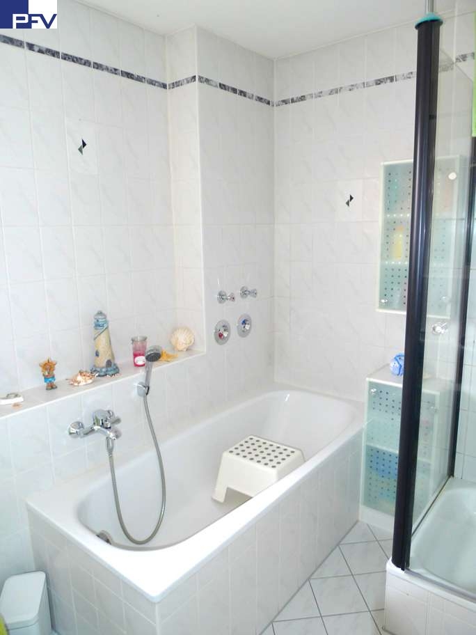 Badewanne und Dusche Maisonettewohnung Wendelstein