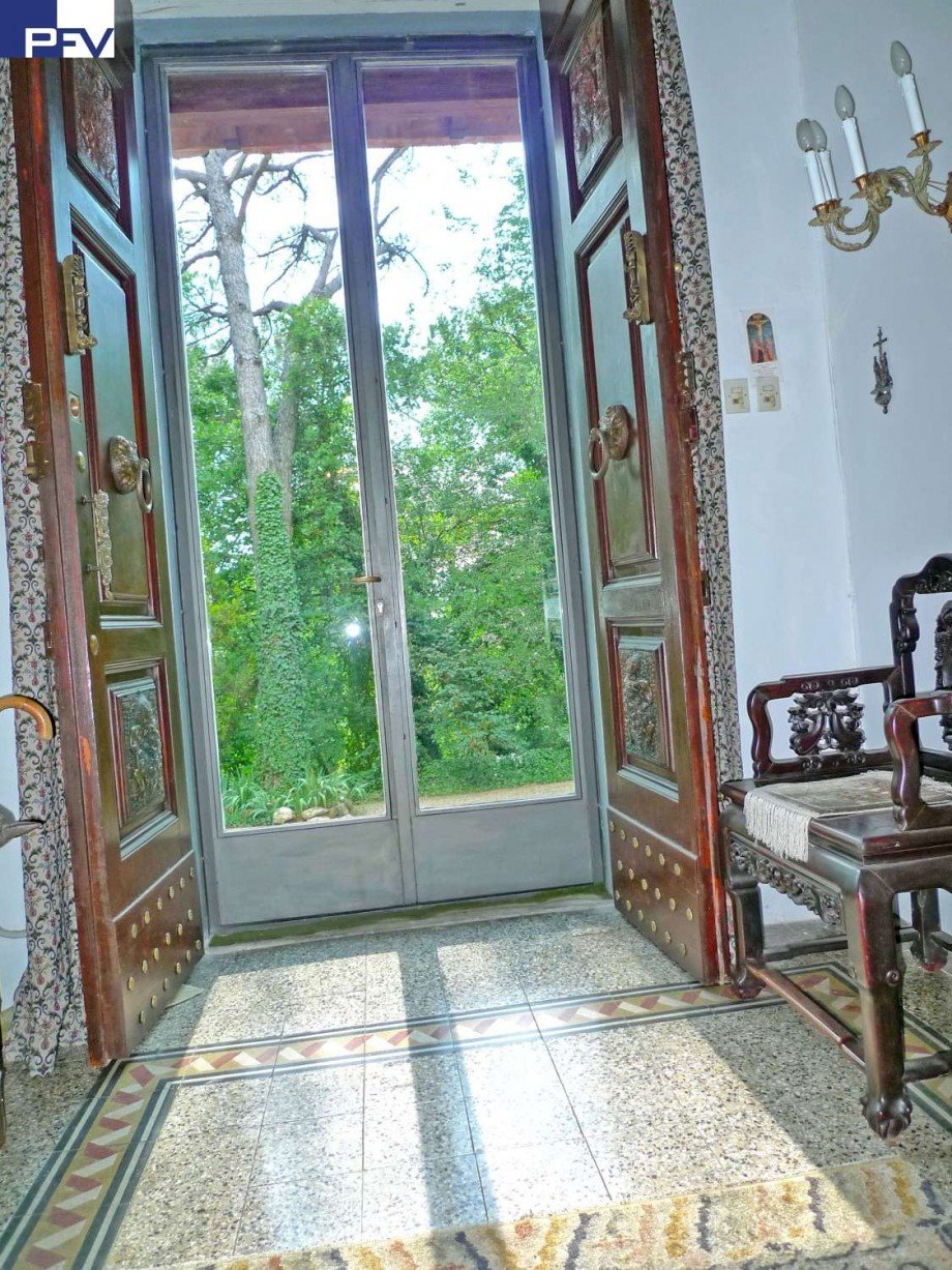 Haupteingang mit Flugel�r Villa Impruneta