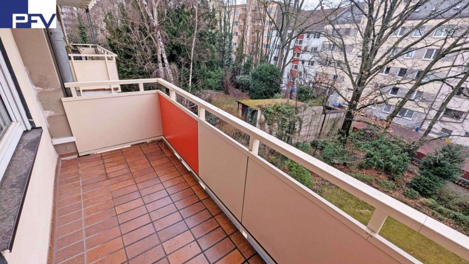 Balkon mit Blick in den Garten Etagenwohnung N�rnberg