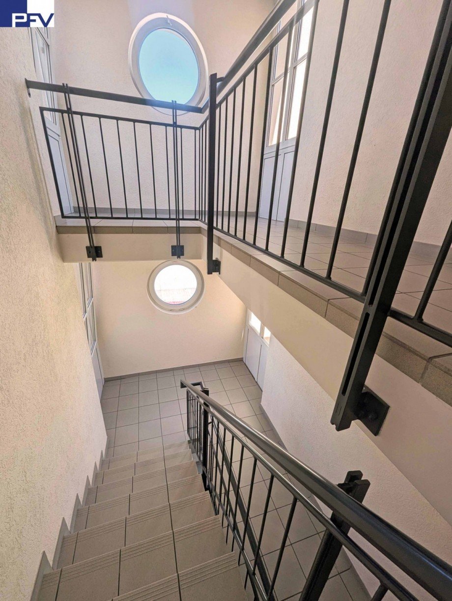 Treppenhaus - sehr sauber und gepflegt Wohnung Wendelstein