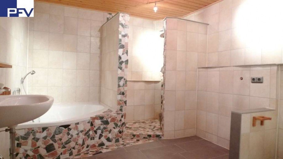 Bad Einliegerwohnung im UG Einfamilienhaus Ansbach