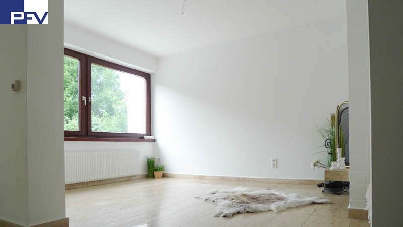 Kaminzimmer - Blick in Garten Reihenmittelhaus N�rnberg