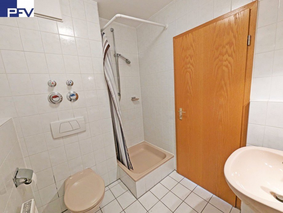 2.OG Bad Referenzeinheit unrenoviert Stadthaus N�rnberg