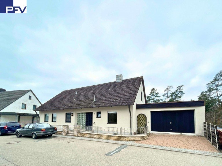 Das Anwesen Sachsen b. Ansbach Einfamilienhaus Verkauft: Gro�z�giges Wohnhaus mit tollem Blick & gro�em Garten in ruhiger Hanglage