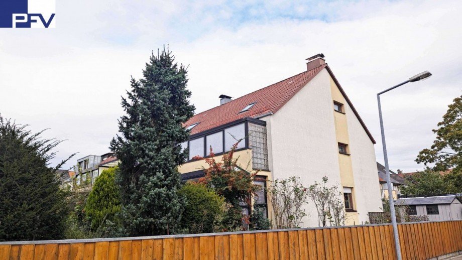 Hausansicht S�d-West Reiheneckhaus N�rnberg
