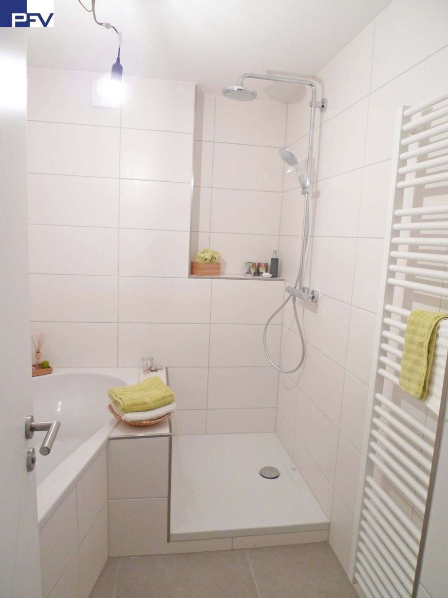 Bad m. Dusche und Wanne Renditeobjekt N�rnberg