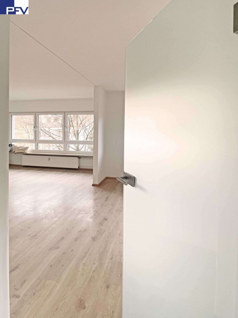 Moderne Glast�r IMG_3120b Etagenwohnung N�rnberg