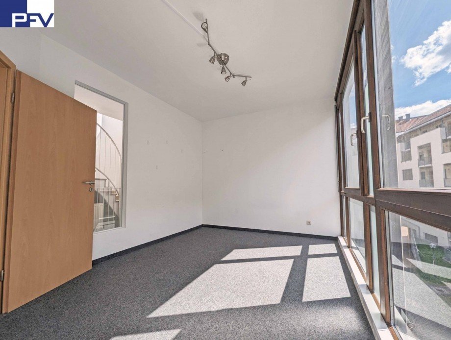 2.OG Referenzeinheit unrenoviert PXL_20230426_094315886b Stadthaus N�rnberg