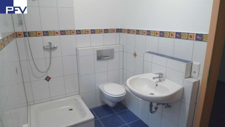 Freundliches Bad im Keller Doppelhaush�lfte Weisendorf-Retzelsdorf