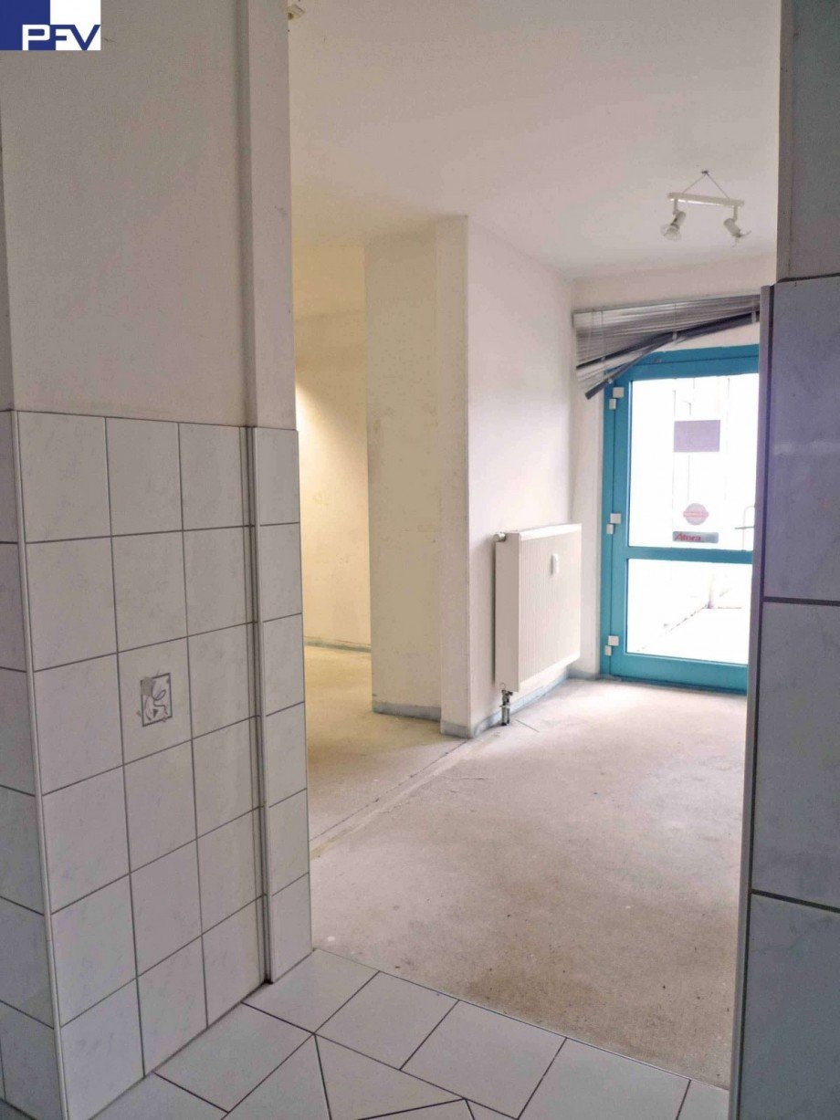 Blick zum R�ckeingang Einzelhandel F�rth