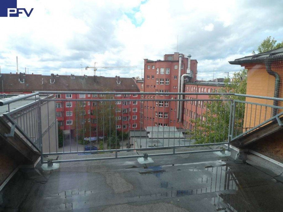 Dachterrasse (unsaniert) Dachgeschosswohnung N�rnberg