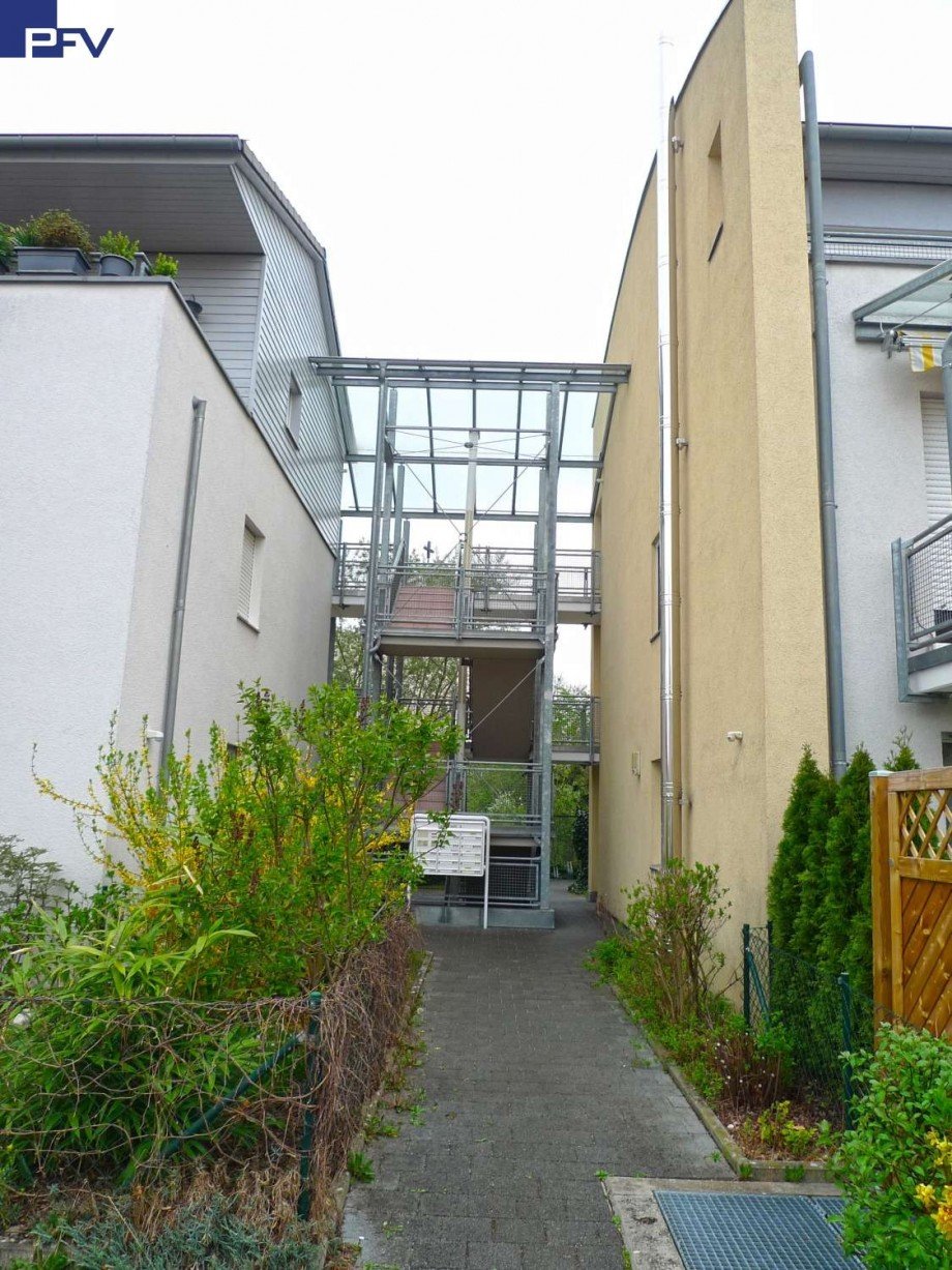 Moderner Aufgang zur Wohnung Etagenwohnung Wendelstein