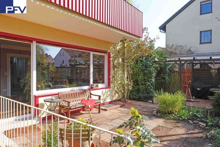 Gro�e Fenster zur Terrasse Doppelhaush�lfte Wendelstein