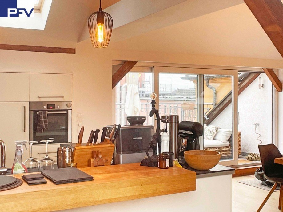 K�che mit Blick zur Dachterrasse Dachgeschosswohnung N�rnberg