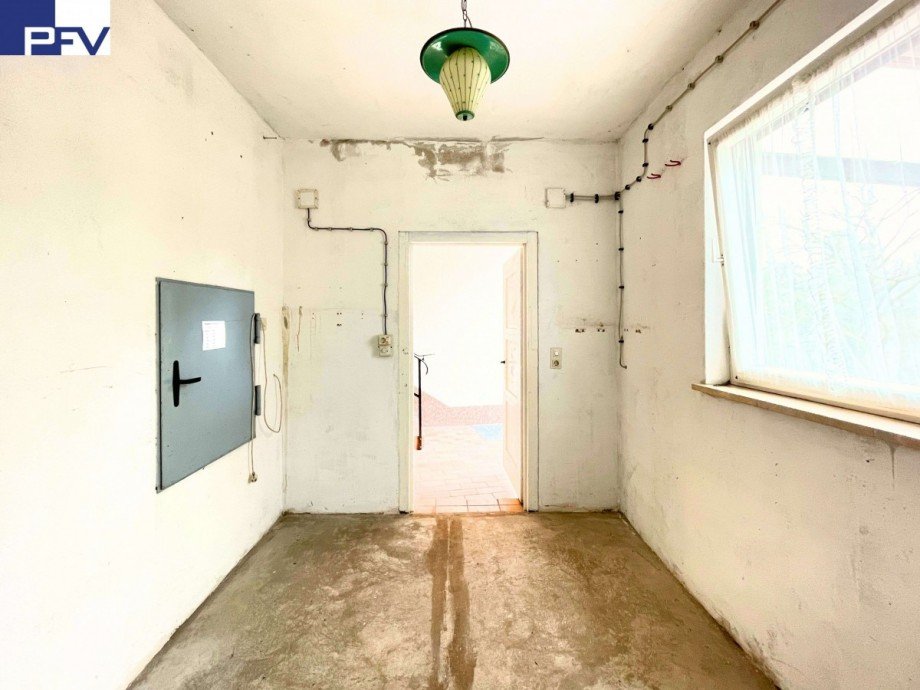 Ger�teraum (unter der Garage) Einfamilienhaus Sachsen b. Ansbach