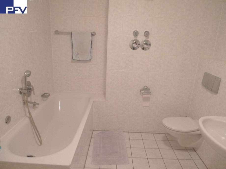 Bad mit Wanne Dachgeschosswohnung N�rnberg