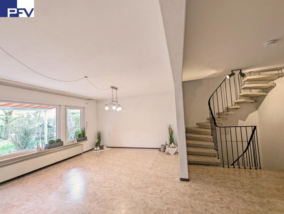EG Wohnen u. Treppe Haus N�rnberg