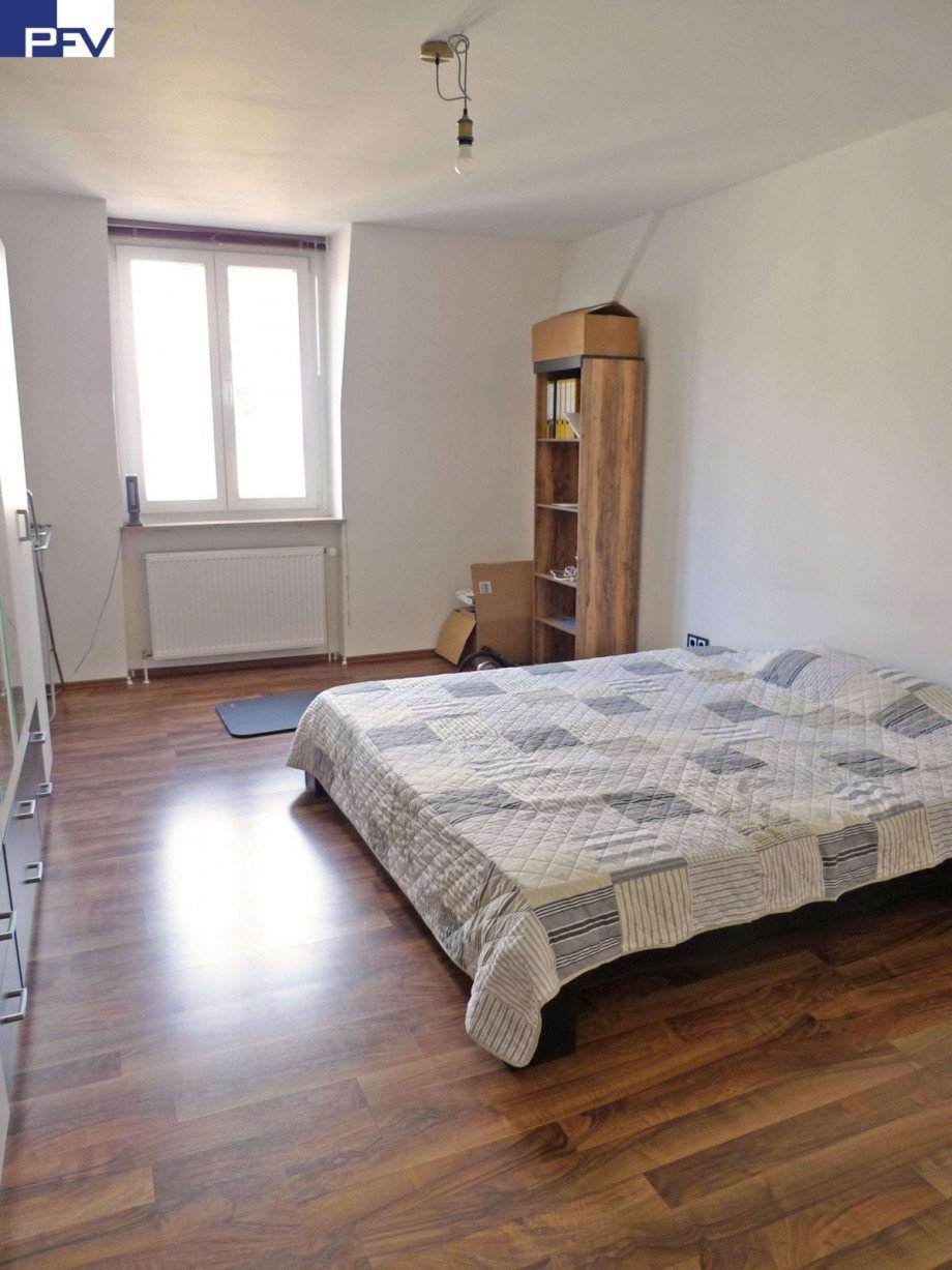 Ger�umiges Schlafzimmer Dachgeschosswohnung N�rnberg