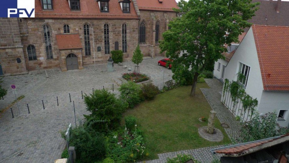 Blick zum Kirchhof Maisonettewohnung F�rth