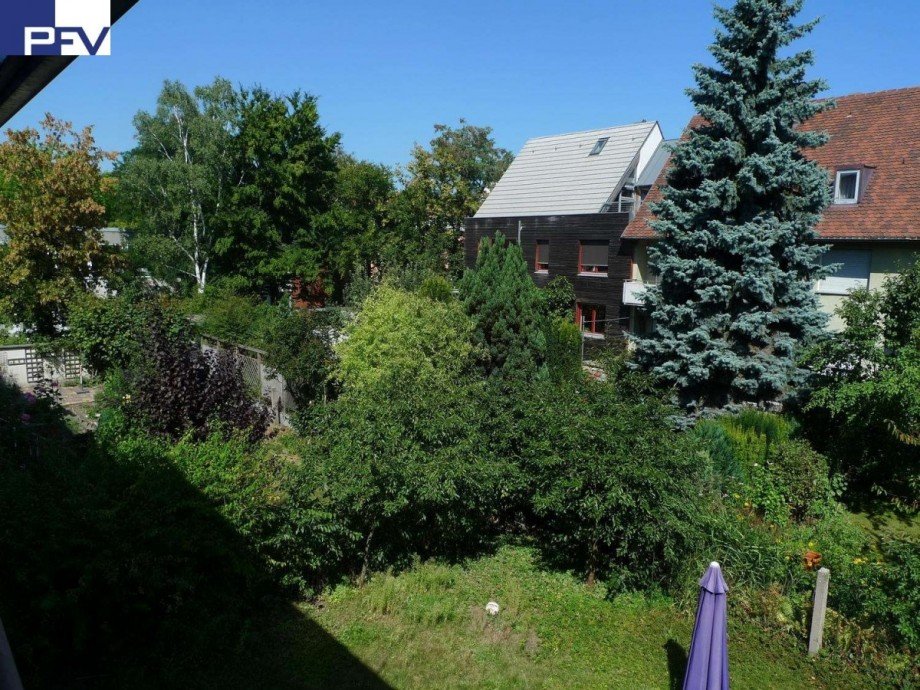 Blick vom Balkon in den Garten Maisonettewohnung N�rnberg