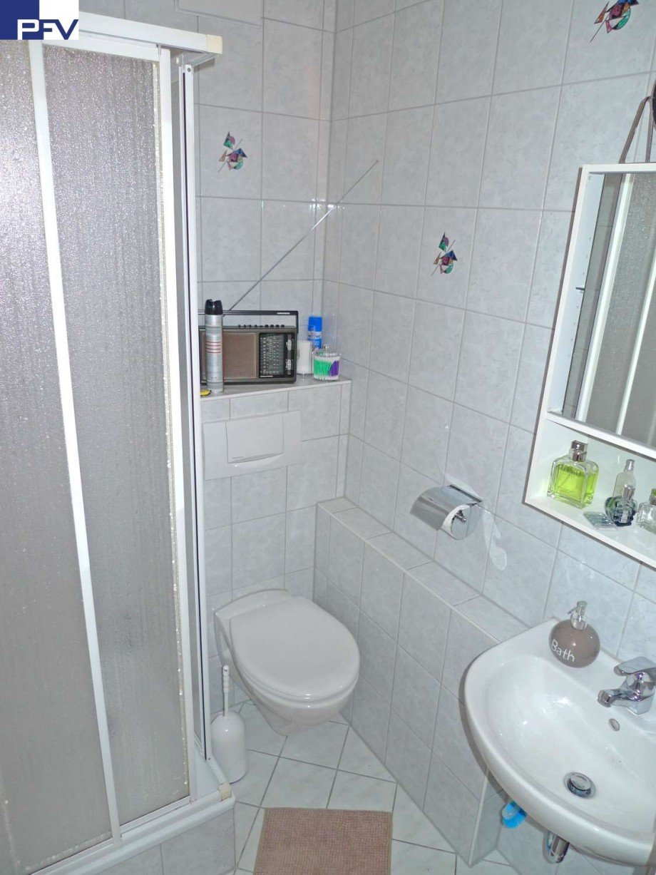 Bad im DG mit Dusche Reihenmittelhaus Wendelstein