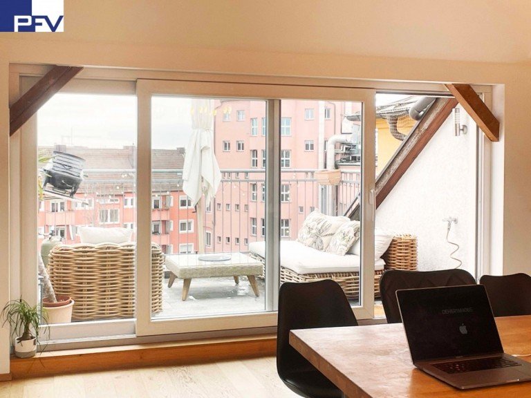 Essbereich mit Blick zur Dachterrase (1) N�rnberg Dachgeschosswohnung Verkauft: Ganz oben und mitten drin! Stylisches Penthouse-Loft mit sonniger Dachloggia
