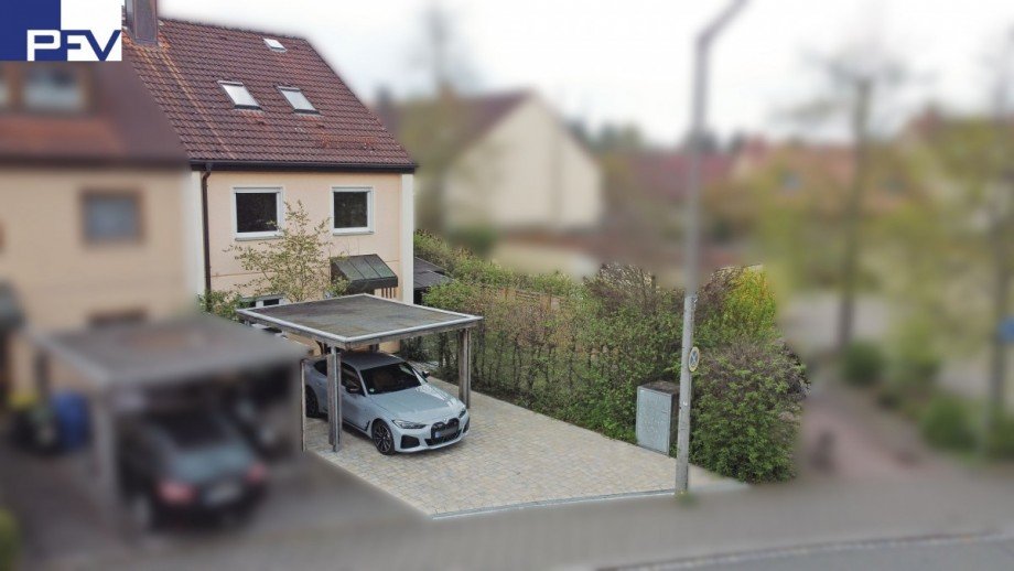 Ansicht Vorderseite mit Carport Haus N�rnberg