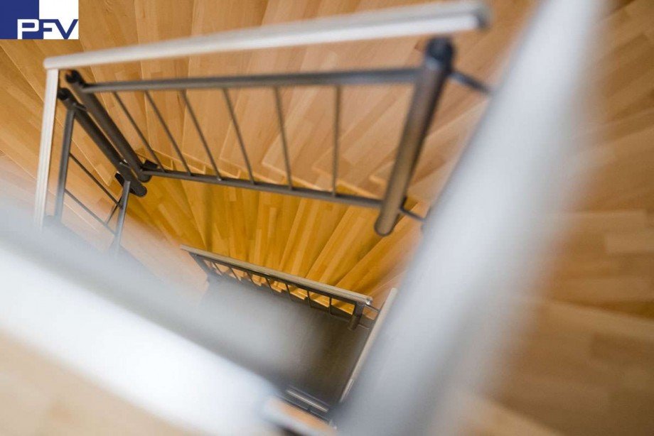 Treppe mit Galeriecharakter Doppelhaush�lfte N�rnberg
