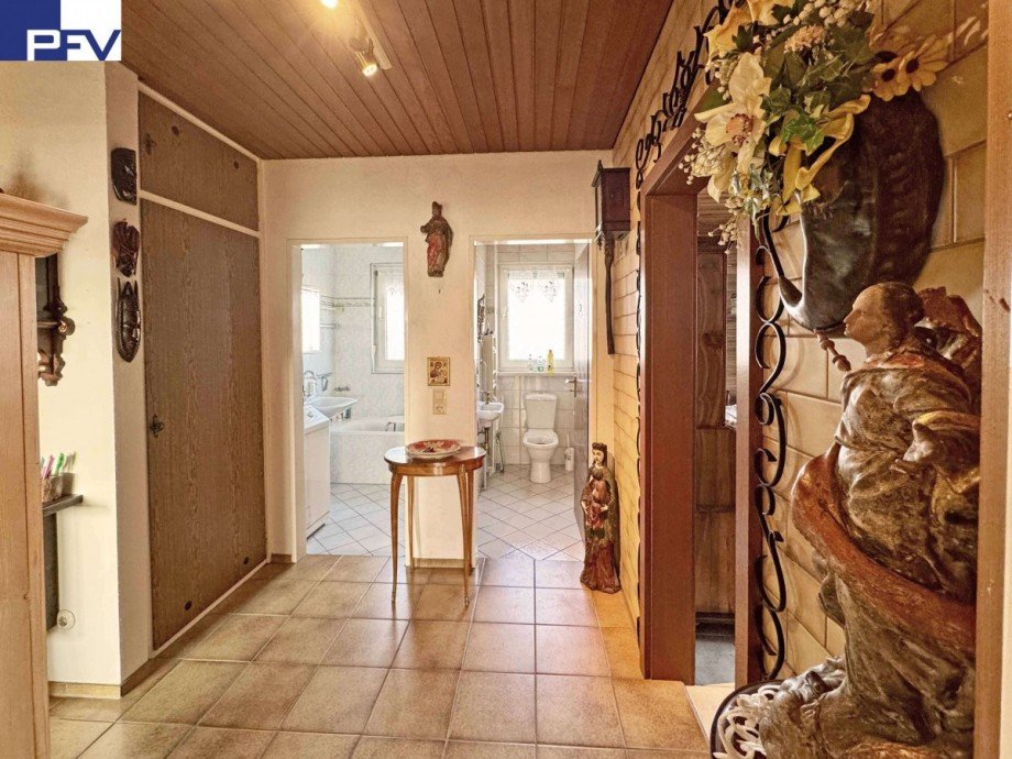 Diele-Blick zum Sanit�rbereich Etagenwohnung N�rnberg