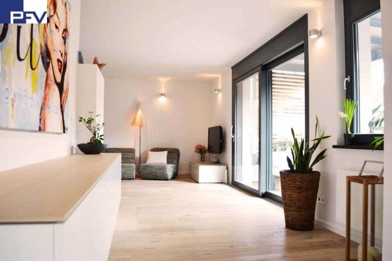 Flur mit Wohnzimmer F�rth Mehrfamilienhaus Verkauft: Luxuri�se 4-Zi.Wohnung am F�rther Stadtpark mit gro�em Balkon, Kamin und Garage