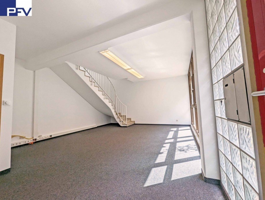 EG Referenzeinheit unrenoviert Stadthaus N�rnberg