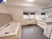 W2 Bad Fr�nkisches Haus mit 3 Wohnungen und M�glichkeit zum 6-Familien-Haus