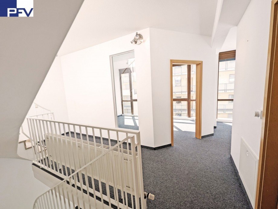 2.OG Referenzeinheit unrenoviert PXL_20230426_094009044b Stadthaus N�rnberg