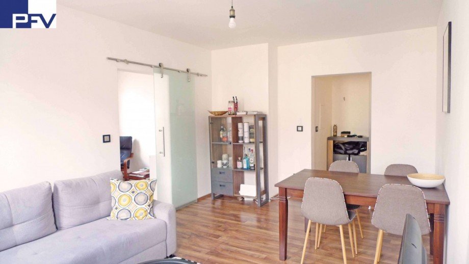 Platzsparende Schiebet�ren Dachgeschosswohnung N�rnberg