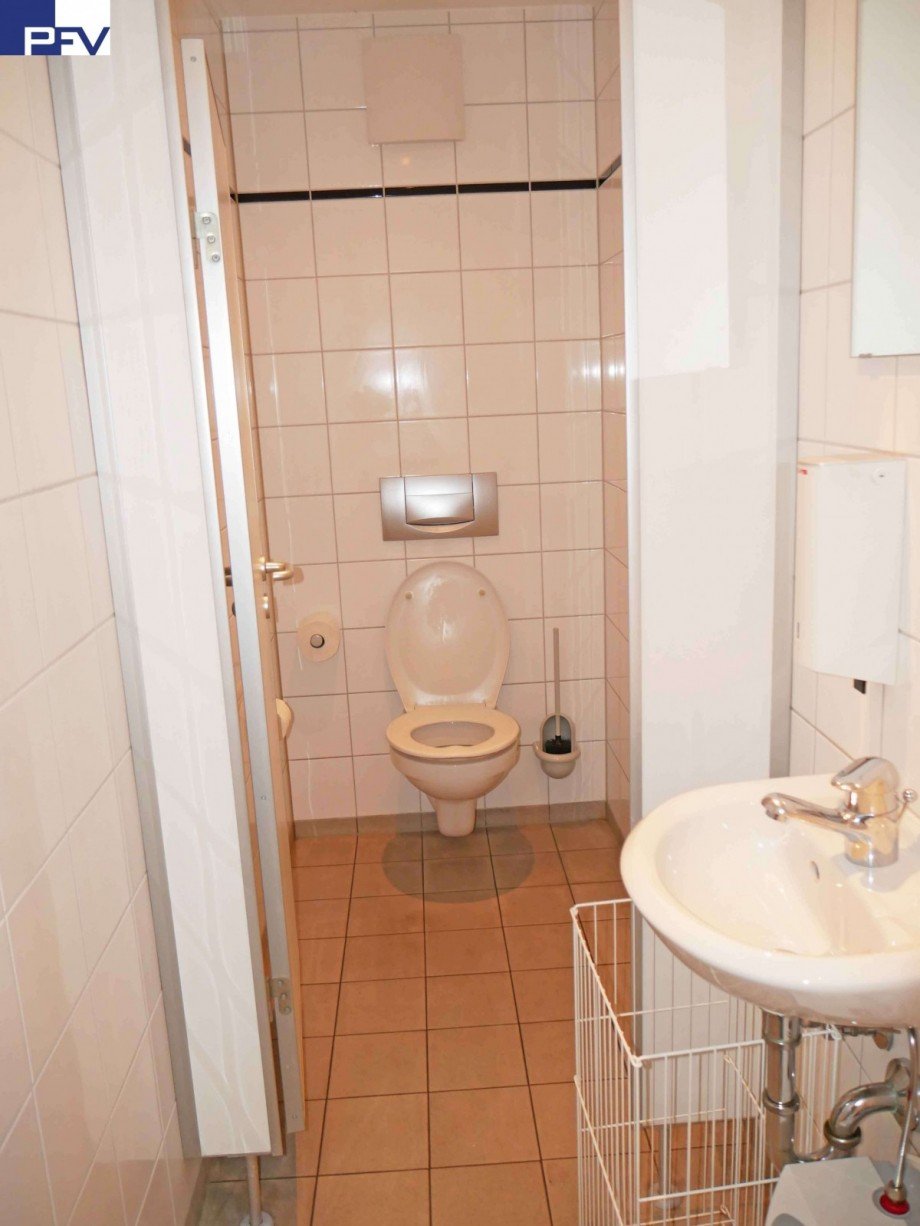 OG: Toilette B�ro / Praxis N�rnberg