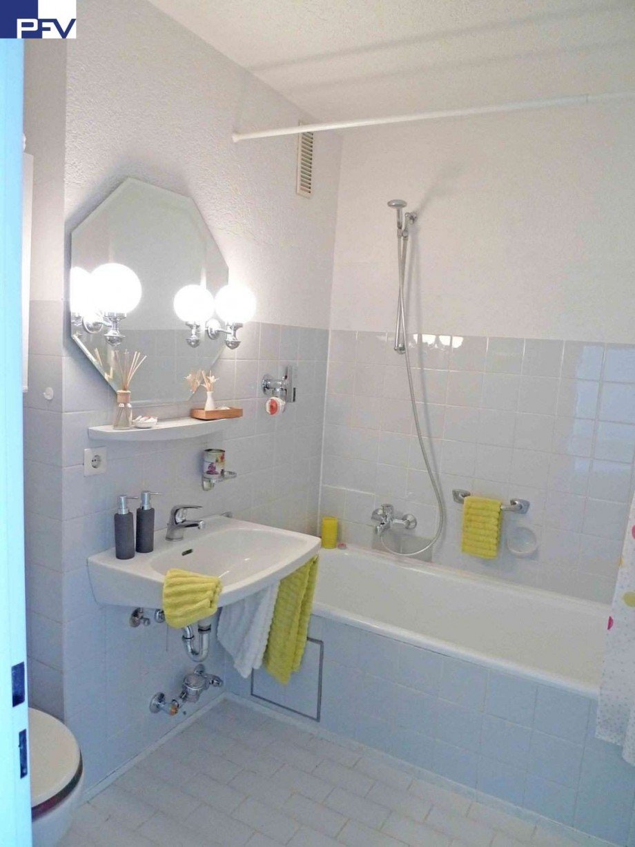 Bad mit Wanne Etagenwohnung Haar