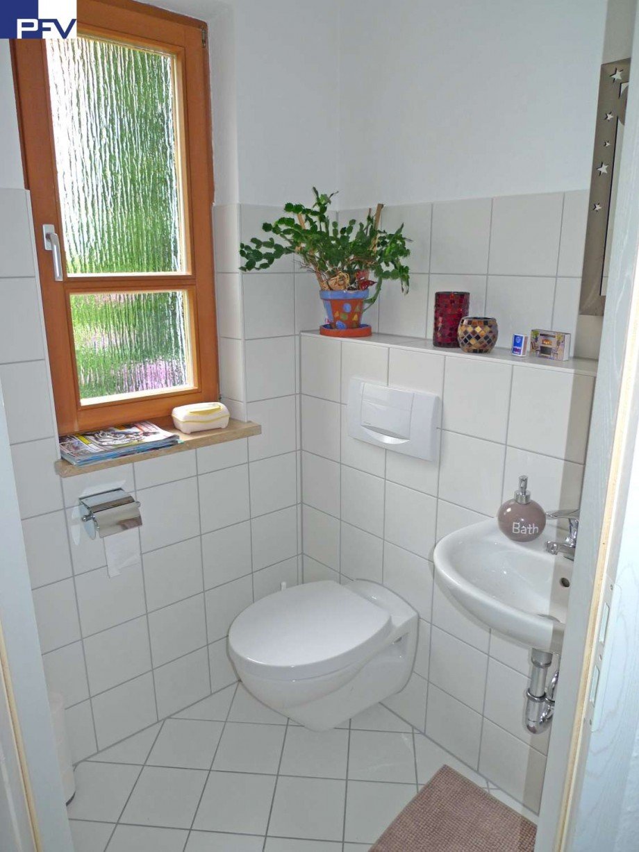 G�ste WC mit Fenster Reihenmittelhaus Wendelstein